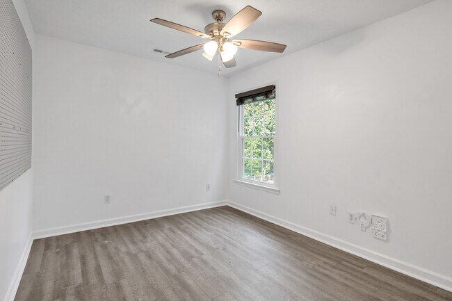 Building Photo - 130 Hickman Ct