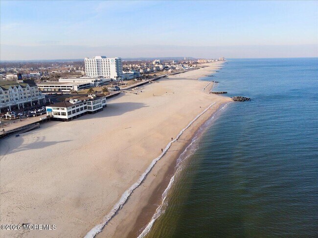 Building Photo - 328 E Main St