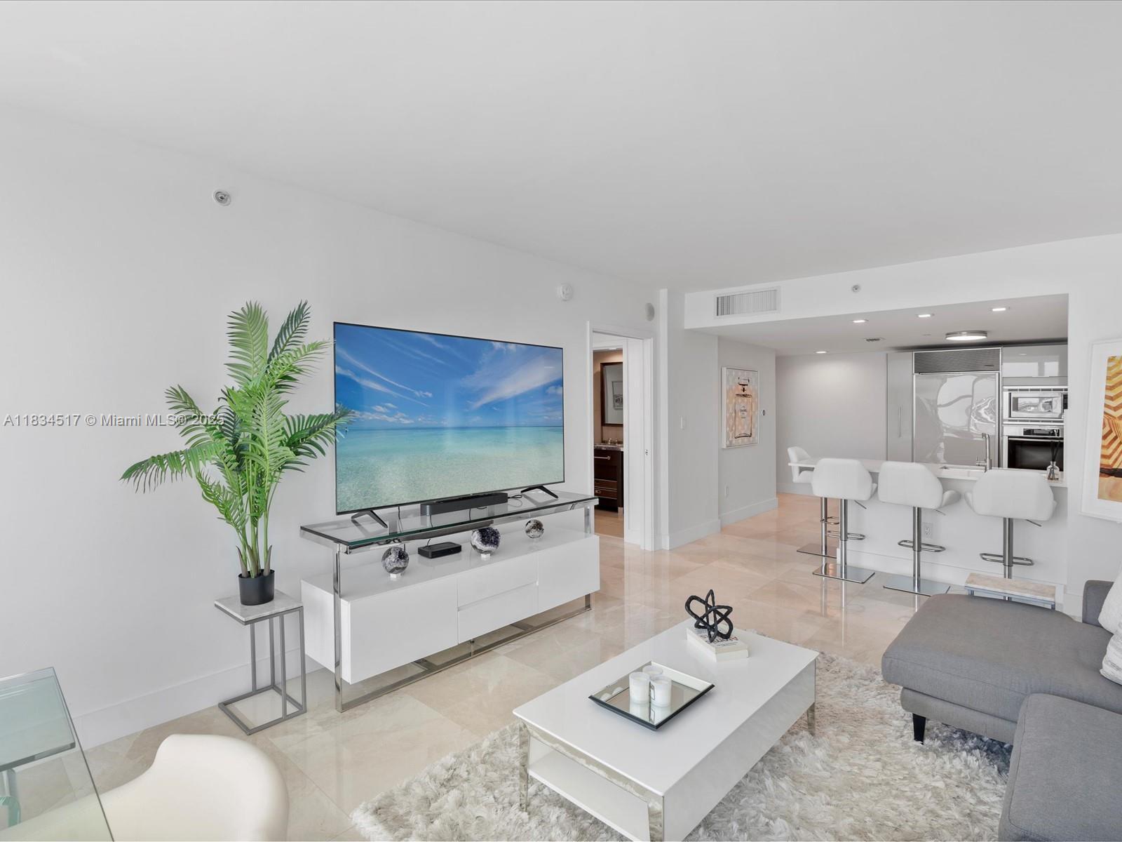Building Photo - 6801 Collins Ave