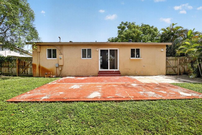 Building Photo - 6281 NW 14th Ct