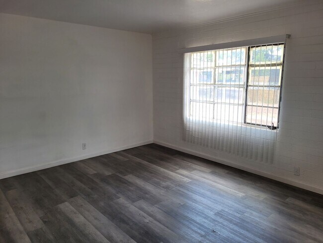 Building Photo - 2733 Sunland Vista