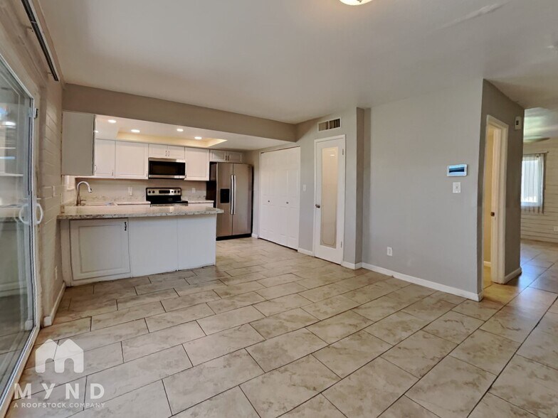 Building Photo - 531 N Lesueur