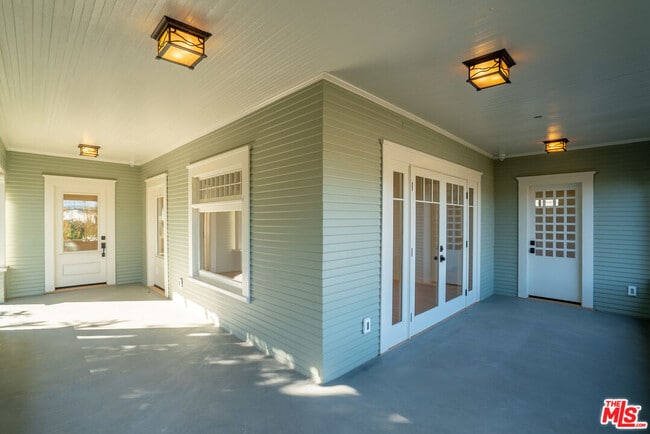 Building Photo - 802 E Kensington Rd