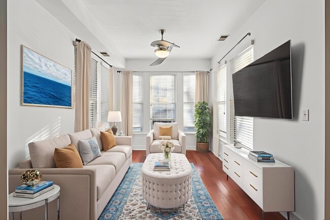 Building Photo - 7622 N Greenview Ave