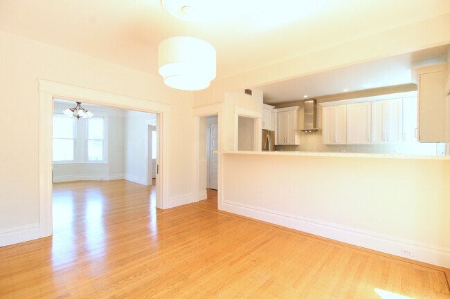 Building Photo - Noe Valley: Renovated Top Floor 2-Story Ap...