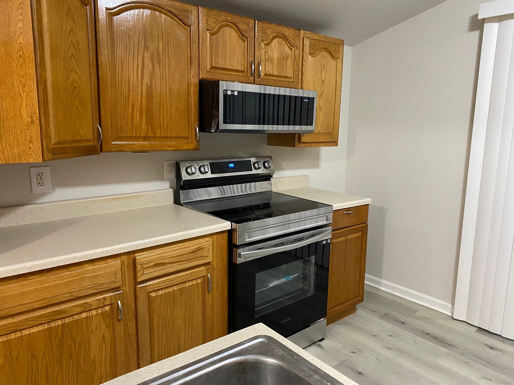 Building Photo - 563 Pennington Ave