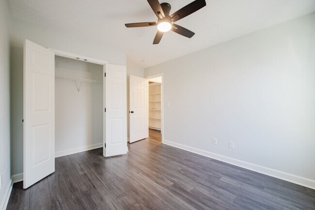 Building Photo - Move-in-ready 3 bed / 3 Full Bath In Louisville's Four Seasons — Fully Updated, No Carpet, Fiber ...