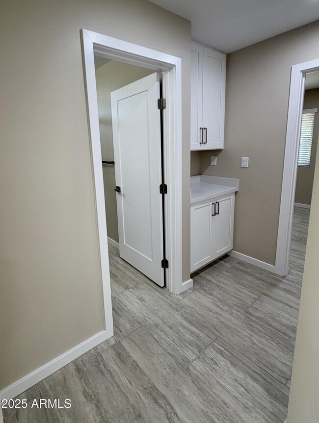 Building Photo - 2535 E Bluefield Ave