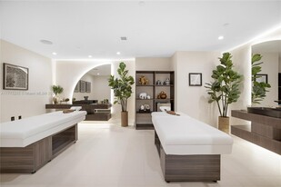 Building Photo - 15811 Collins Ave
