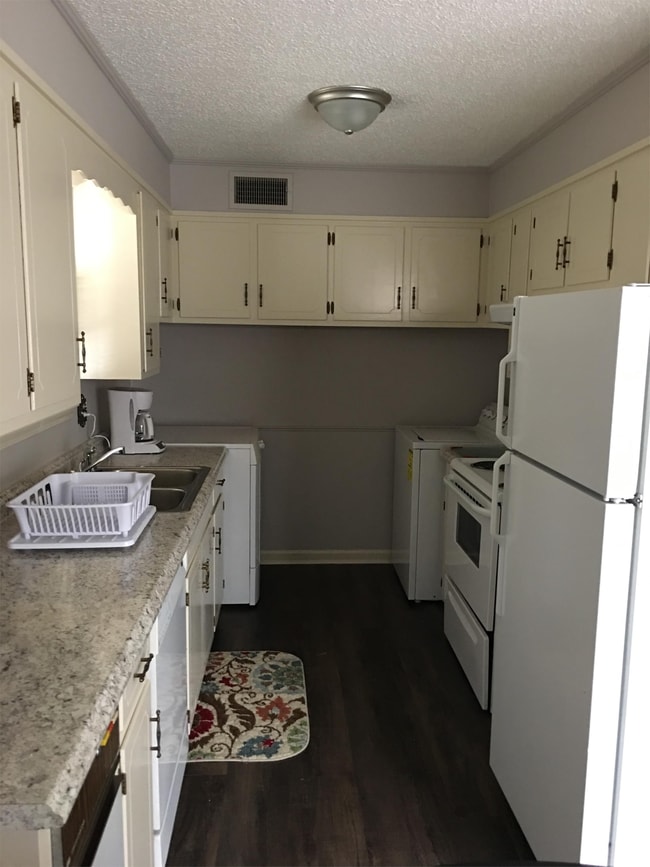 Building Photo - 4200 S Cherry St