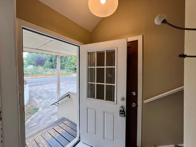 Building Photo - Outdoor Oasis: Charming 3 Bed 2 Bath House!