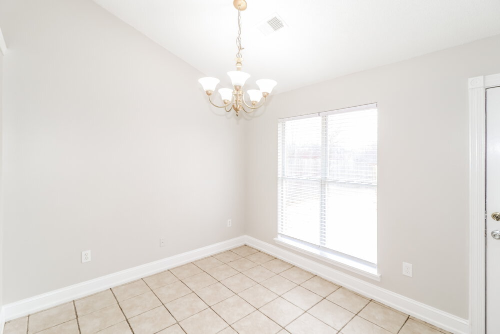 Building Photo - 10125 Oak Run Dr S