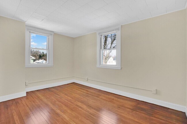 Building Photo - 157-159 Pleasant Street