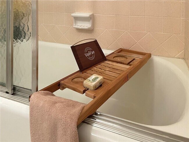 Building Photo - 4457 Frontier Way NE