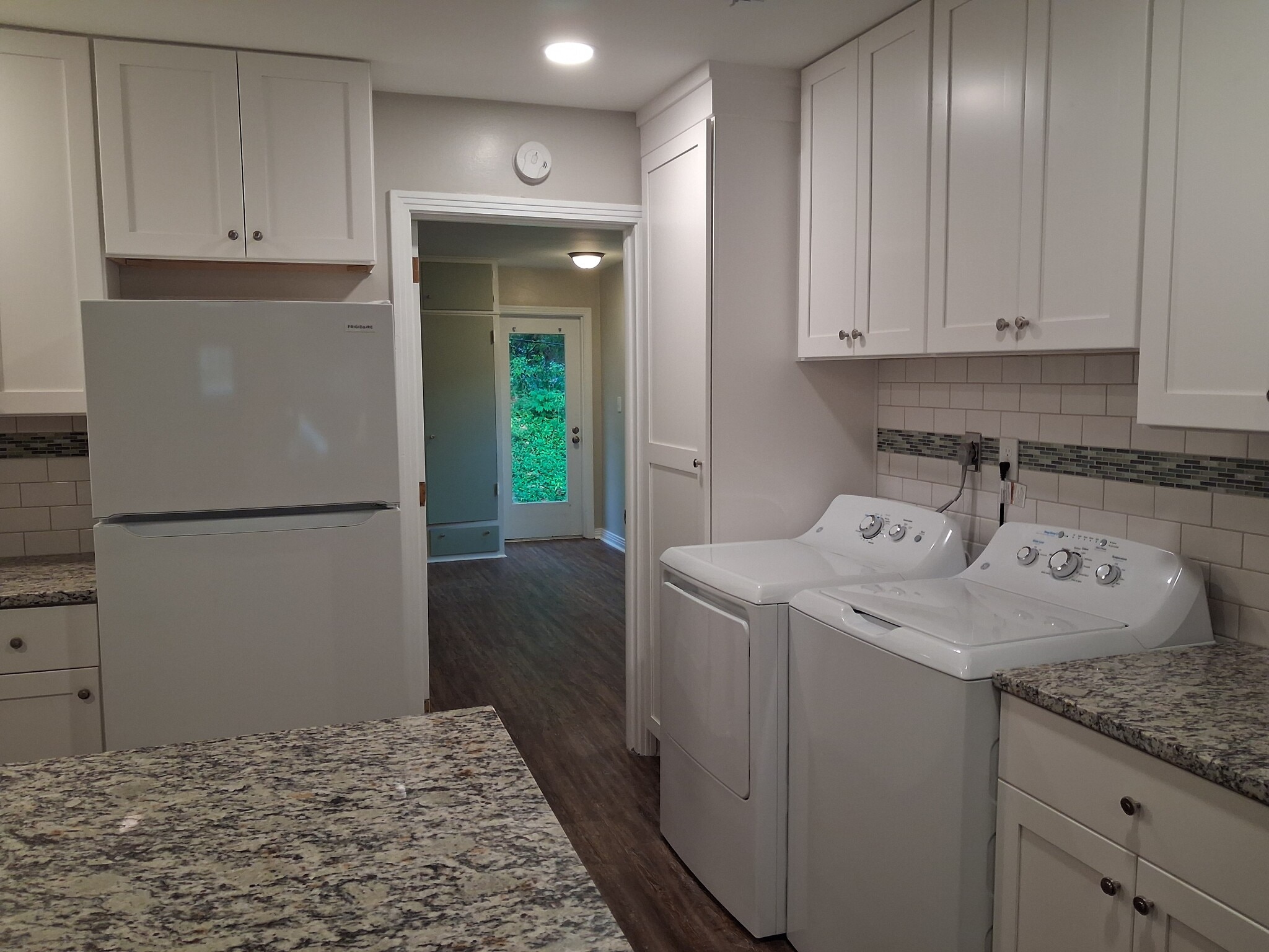 Washer & Dryer and pass thru to back bedroom - 614 N Gadsden St
