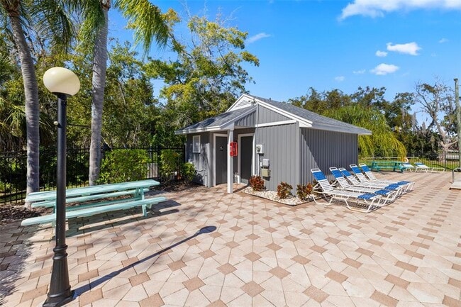 Building Photo - 245 Petrea Dr