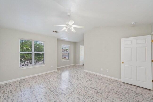 Building Photo - 242 Wainwright Dr
