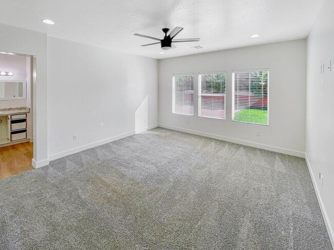 Building Photo - 3298 E Crimson Ridge Dr