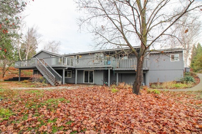 Building Photo - 5 Bed/3 Bath + an Office/Bonus Room House