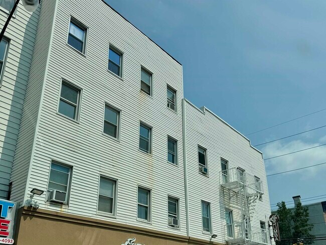 Building Photo - 566-568 Newark Ave