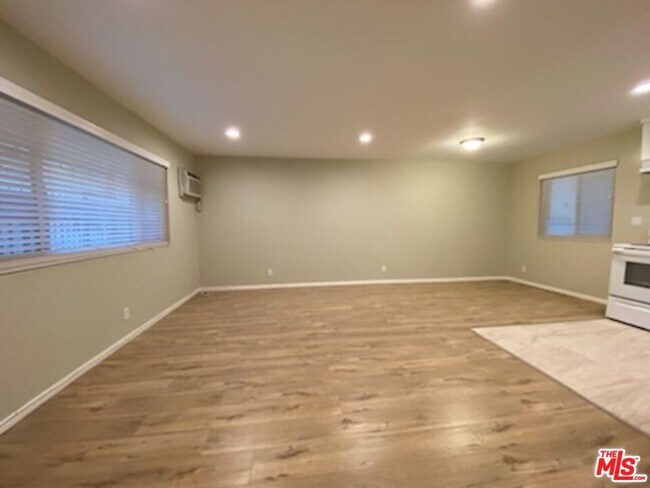 Building Photo - 3224 Chapman St