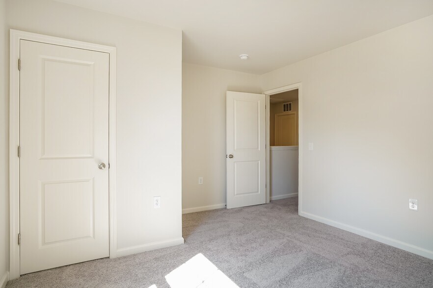 Building Photo - 2505 Kenton Ct SE