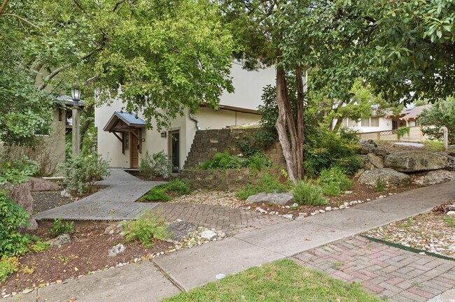 Building Photo - 3801 Mia Tia Cir