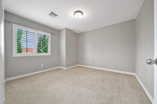 Building Photo - 1223 S Alta Vista Ave