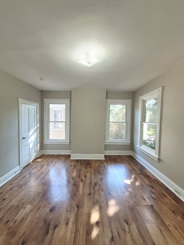 Building Photo - 3209 3rd Ave