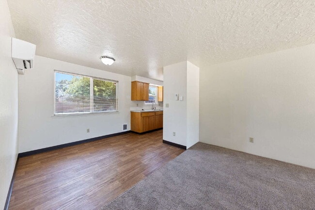 Building Photo - 2 Bedroom Duplex **MOVE IN SPECIAL** $500 ...