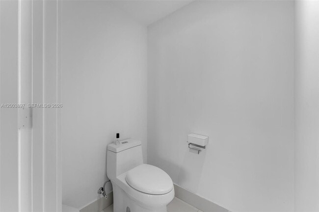 Building Photo - 650 NE 32nd St