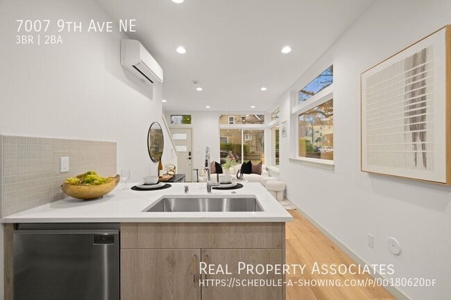 Building Photo - 7007 9th Ave NE