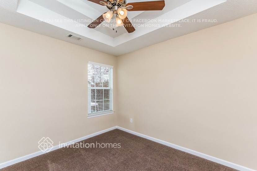 Building Photo - 124 Hidden Creek Dr