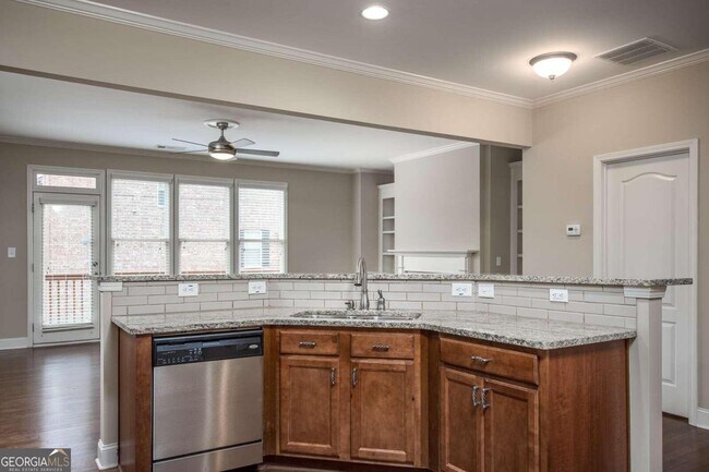 Building Photo - 528 Twinrose Way