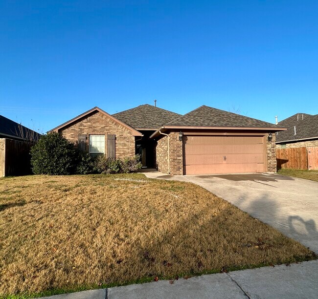 Building Photo - 2407 SW Edinburough Dr