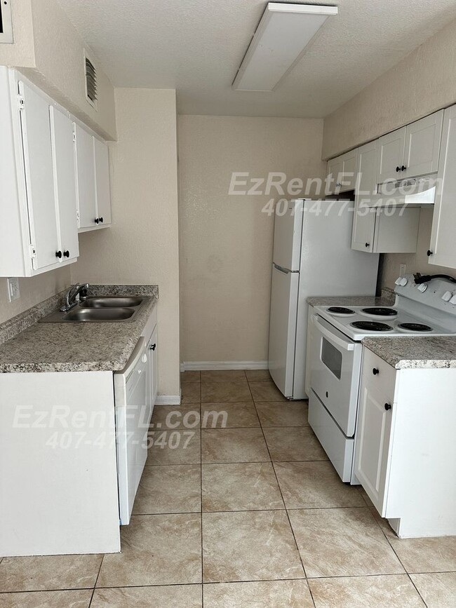 Building Photo - Newly renovated 3-bedroom, 2-bathroom home...