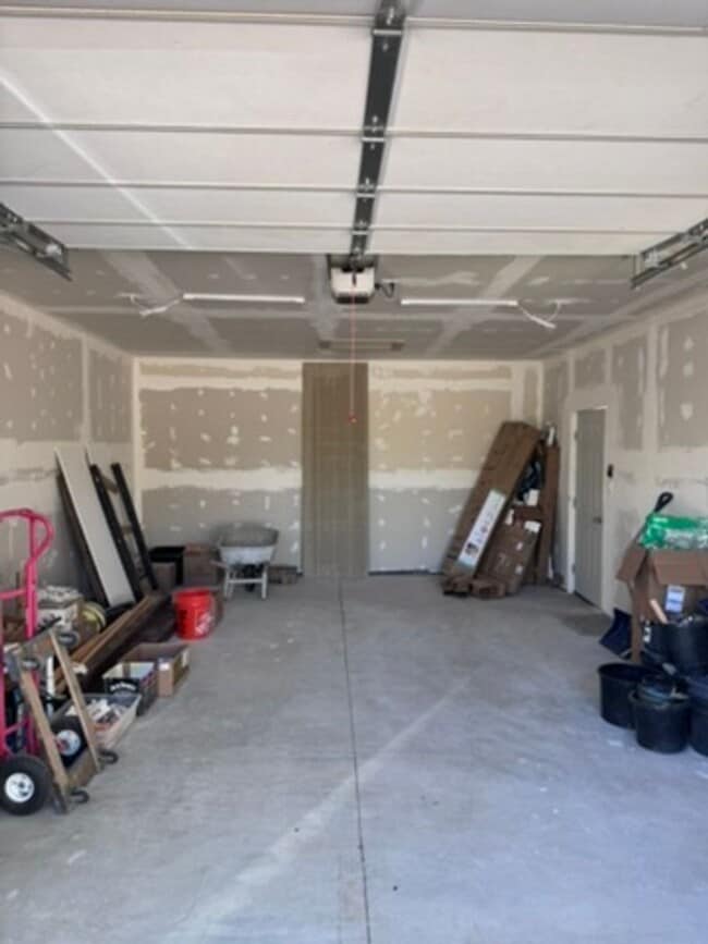 Building Photo - 41 Larkspur Ln
