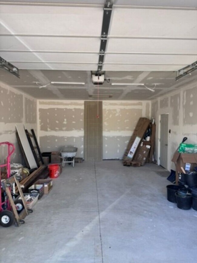 Building Photo - Beautiful 4BD/2BA Crowley Lake Home | Modern Finishes | Car Garage | Mountain Views