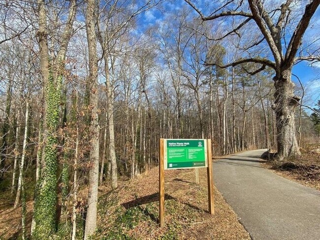 Building Photo - 4 Bedroom Townhome in Spartanburg