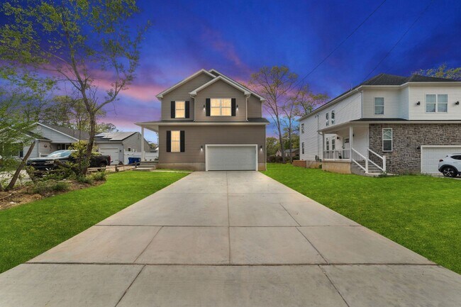 Primary Photo - 447 Redwood Ave