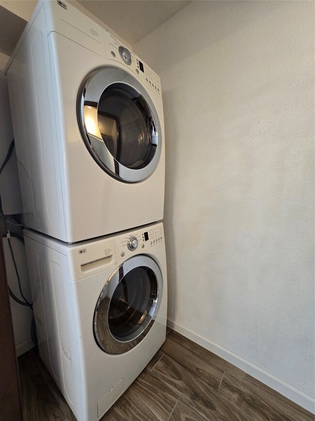 Building Photo - 11231 Briar Forest Dr