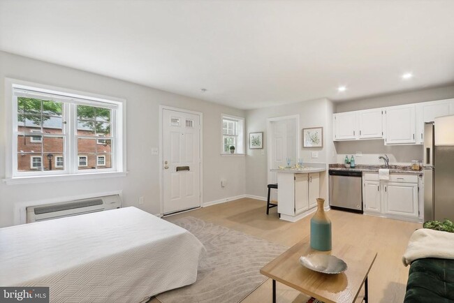 Building Photo - 6638 Hillandale Rd