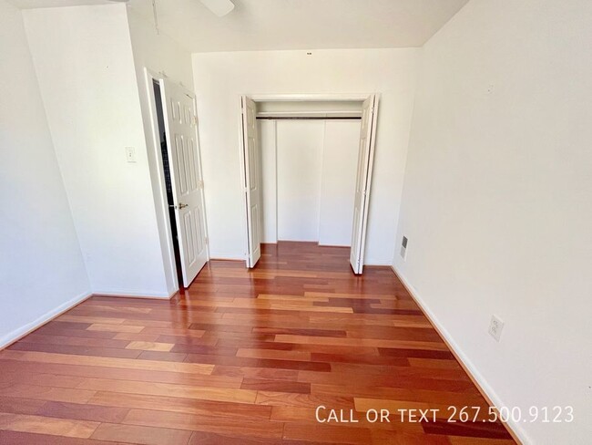 Building Photo - Renovated 2bd apt in Northern Liberties. D...