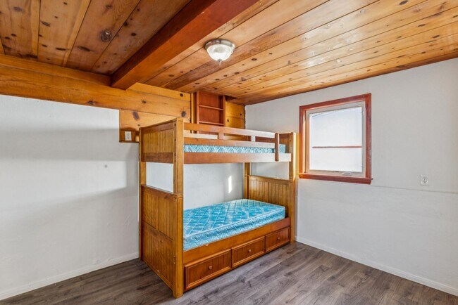 Building Photo - 25008 Ocean View Dr