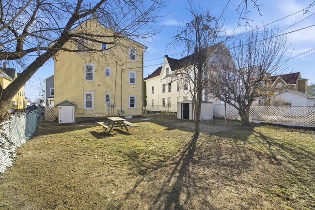 Building Photo - 254 Auburn St