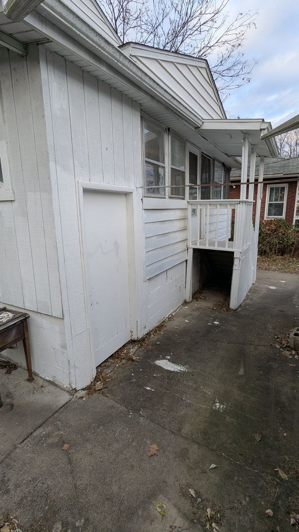 Building Photo - Charming 5-bedroom home located in the heart of Akron