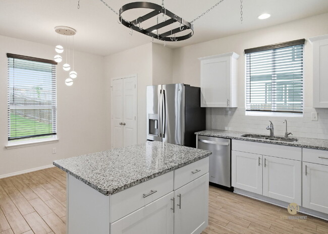 Building Photo - 4 BEDROOMS | 3 FULL BATHS | SOLAR PANELS | LOFT | DAVIS RANCH