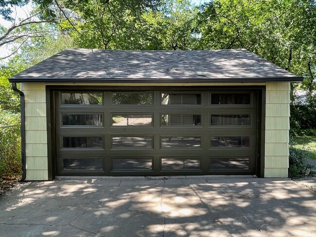 Building Photo - 3624 S Hills Ave