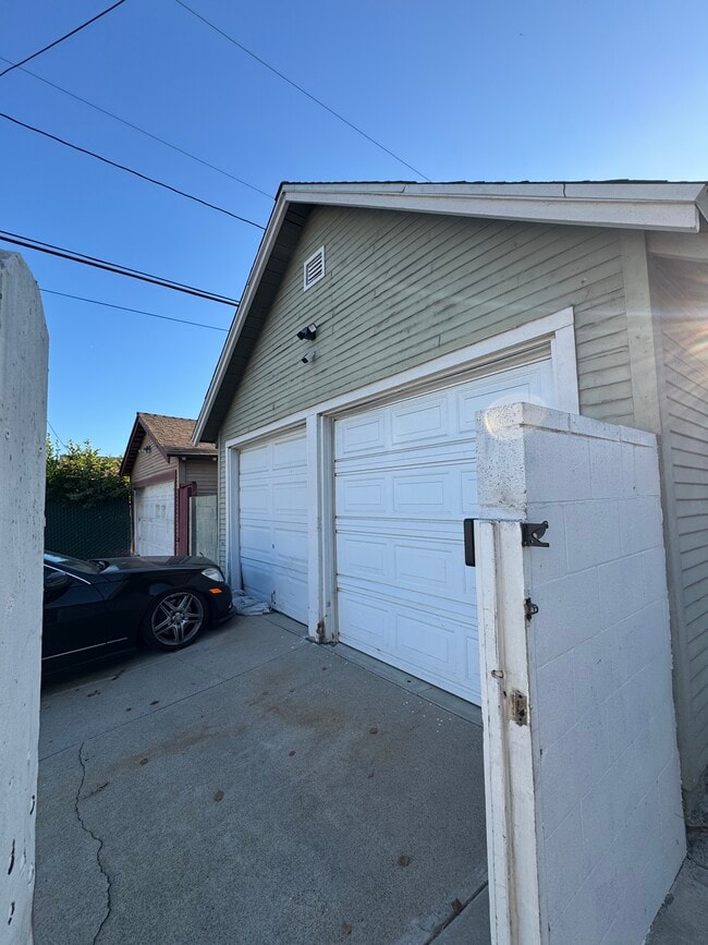 Building Photo - 282 E 51st St