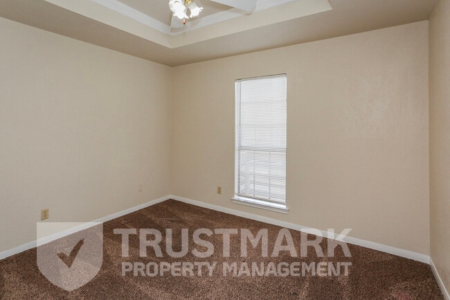 Building Photo - 1905 Elk Trail